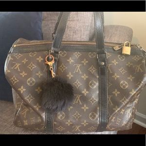 Authentic Louis Vuitton Sac Souple 35